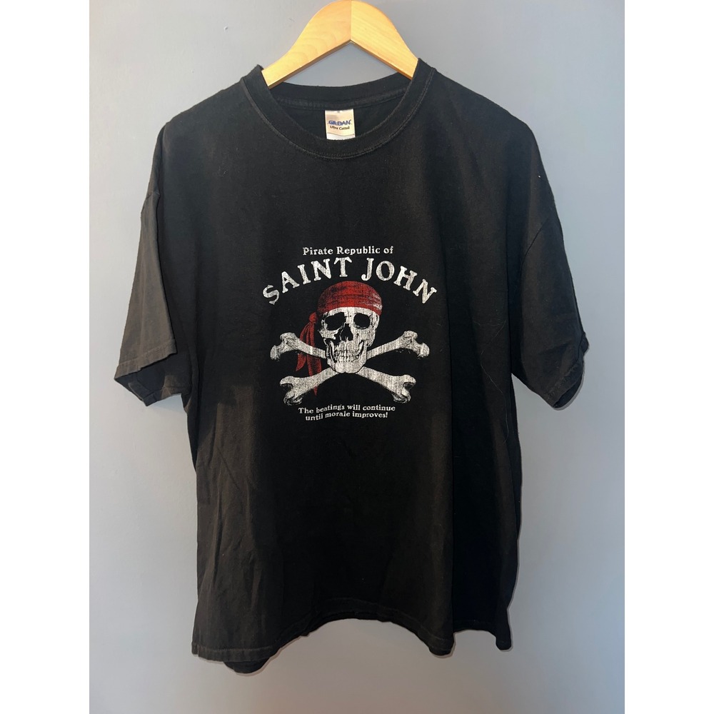 Gildan Mens Saint John Pirate Republic Skull Crossbones Graphic T-Shirt Black XL